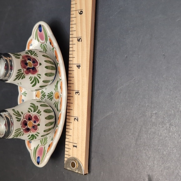 Vintage Delft Polychrome Set of Salt- Pepper Shakers with Tray. - Picture 9 of 10